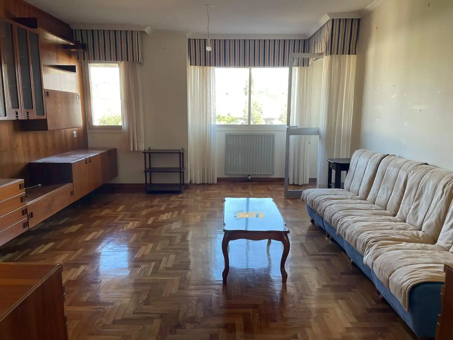 Sala d'estar de Pis en venda en Vigo  amb Calefacció, Parquet i Traster