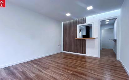 Flat for sale in Sabadell  with Air Conditioner and Balcony