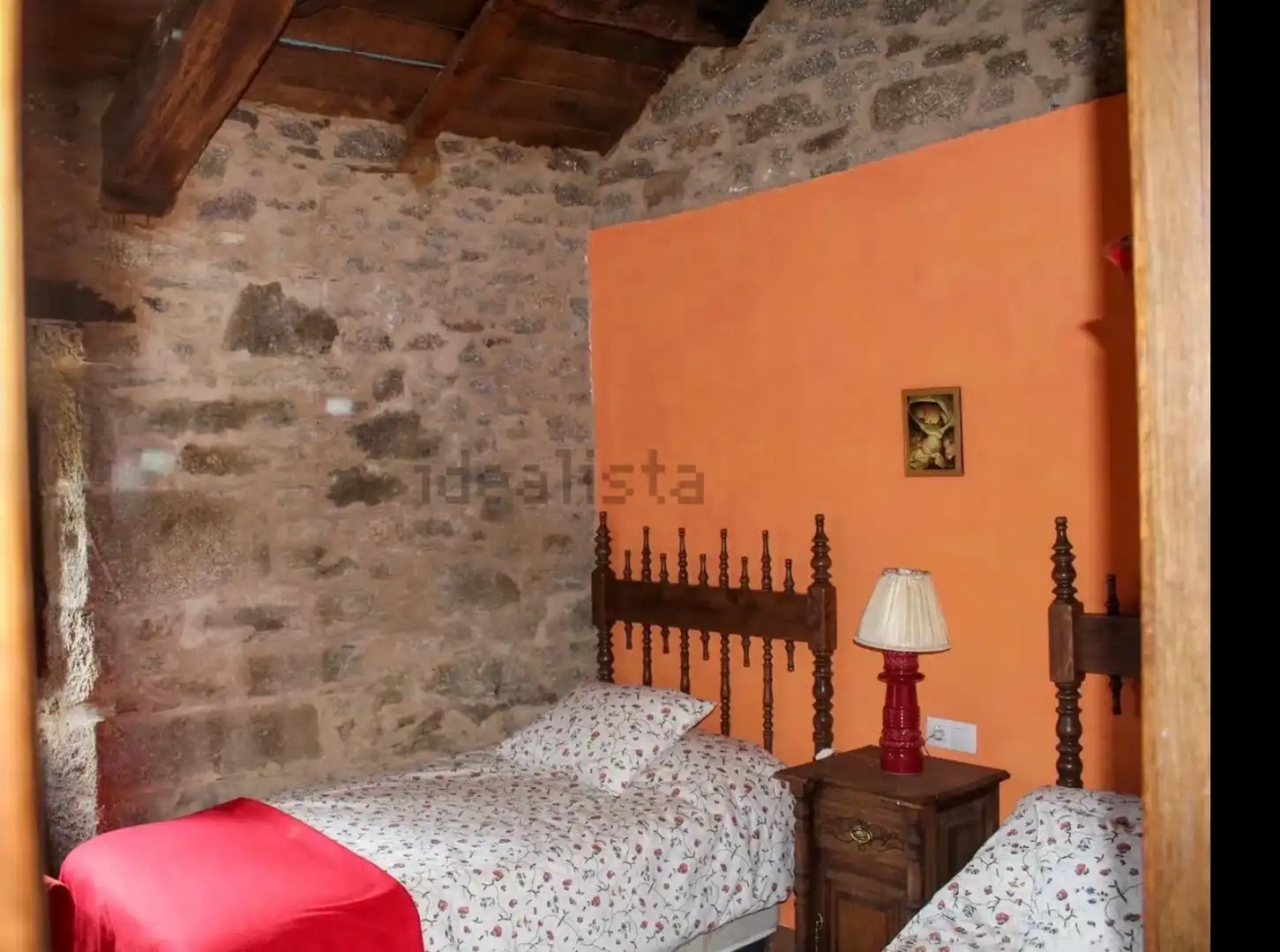 Dormitori de Casa o xalet en venda en Begonte amb Jardí privat i Moblat