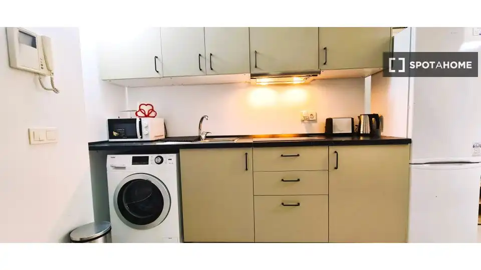 Kitchen of Flat for rent in Madrid  with Air Conditioner, Heating and Furnished