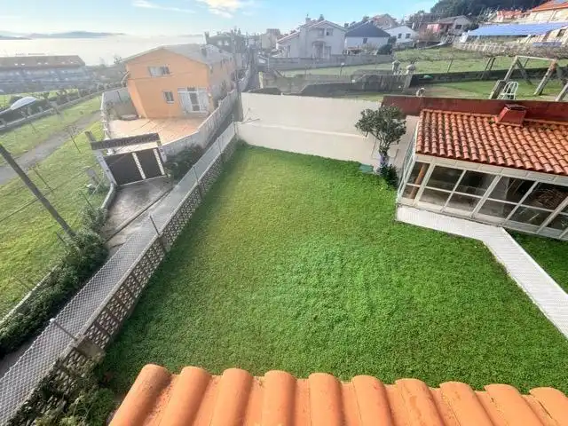 Jardí de Casa o xalet en venda en Sanxenxo amb Jardí privat, Terrassa i Moblat