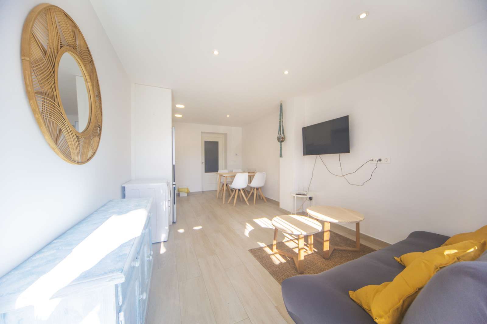 Living room of Apartment to share in  Granada Capital  with Air Conditioner and Terrace
