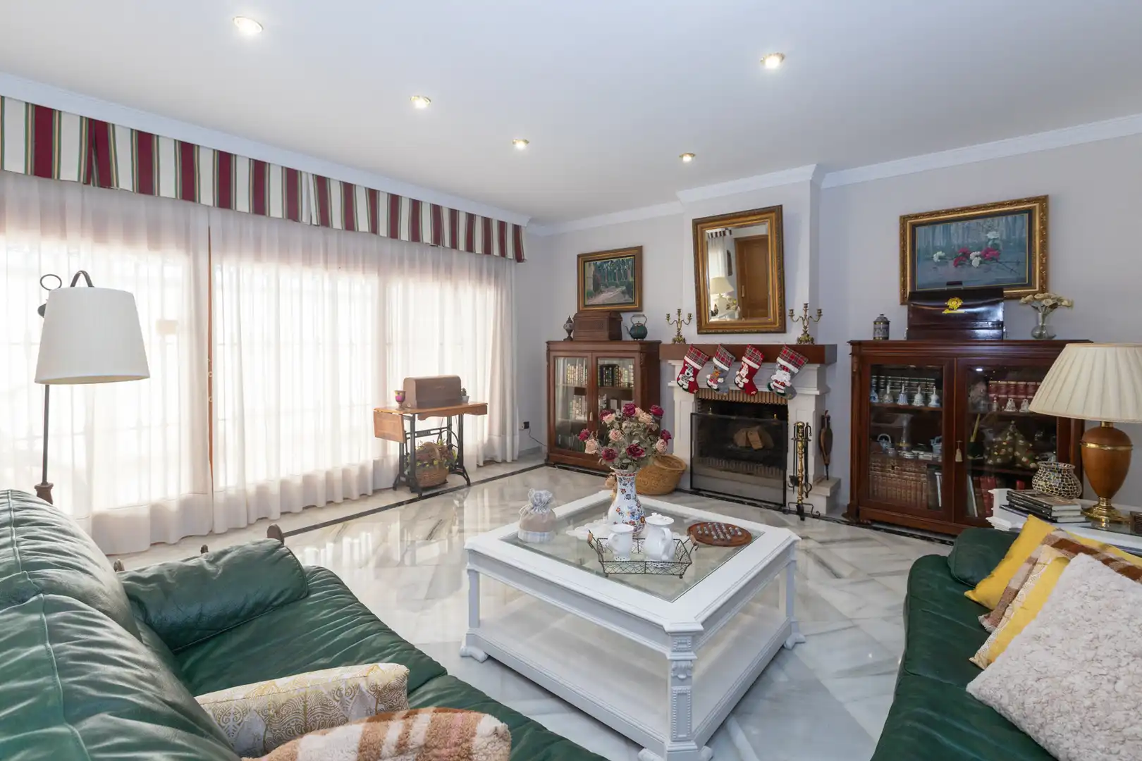 Living room of Houses for sale in Málaga  with Air Conditioner, Private garden and Terrace