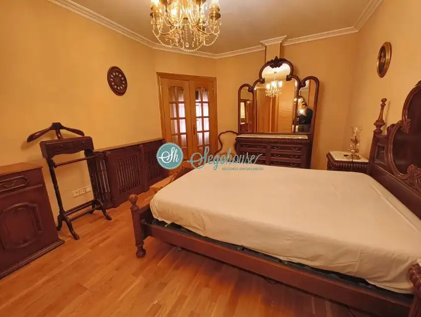 Schlafzimmer von Wohnung zur Miete in Segovia mit Heizung, Parkett und Möbliert