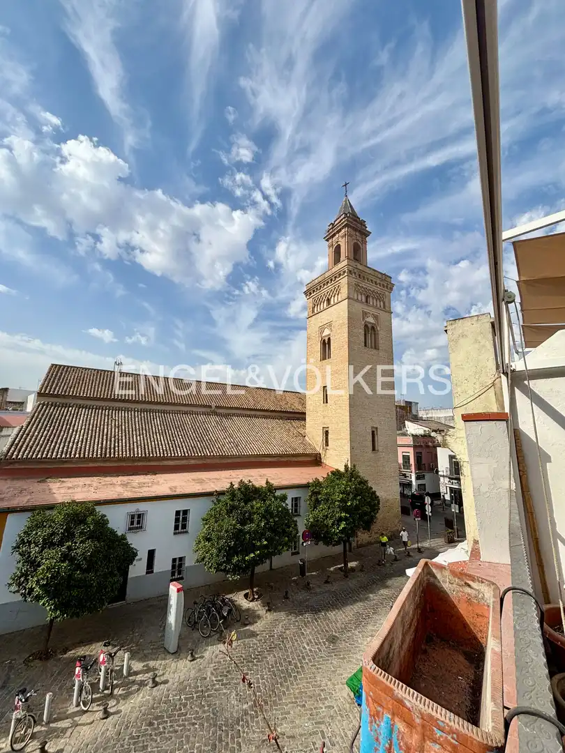 Vista exterior de Casa adosada en venda en Sevilla amb Calefacció, Parquet i Terrassa