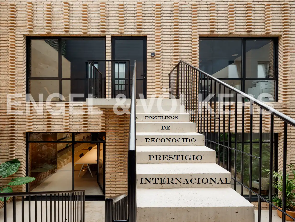 Vista exterior de Oficina en venda en Barcelona amb Aire condicionat i Terrassa
