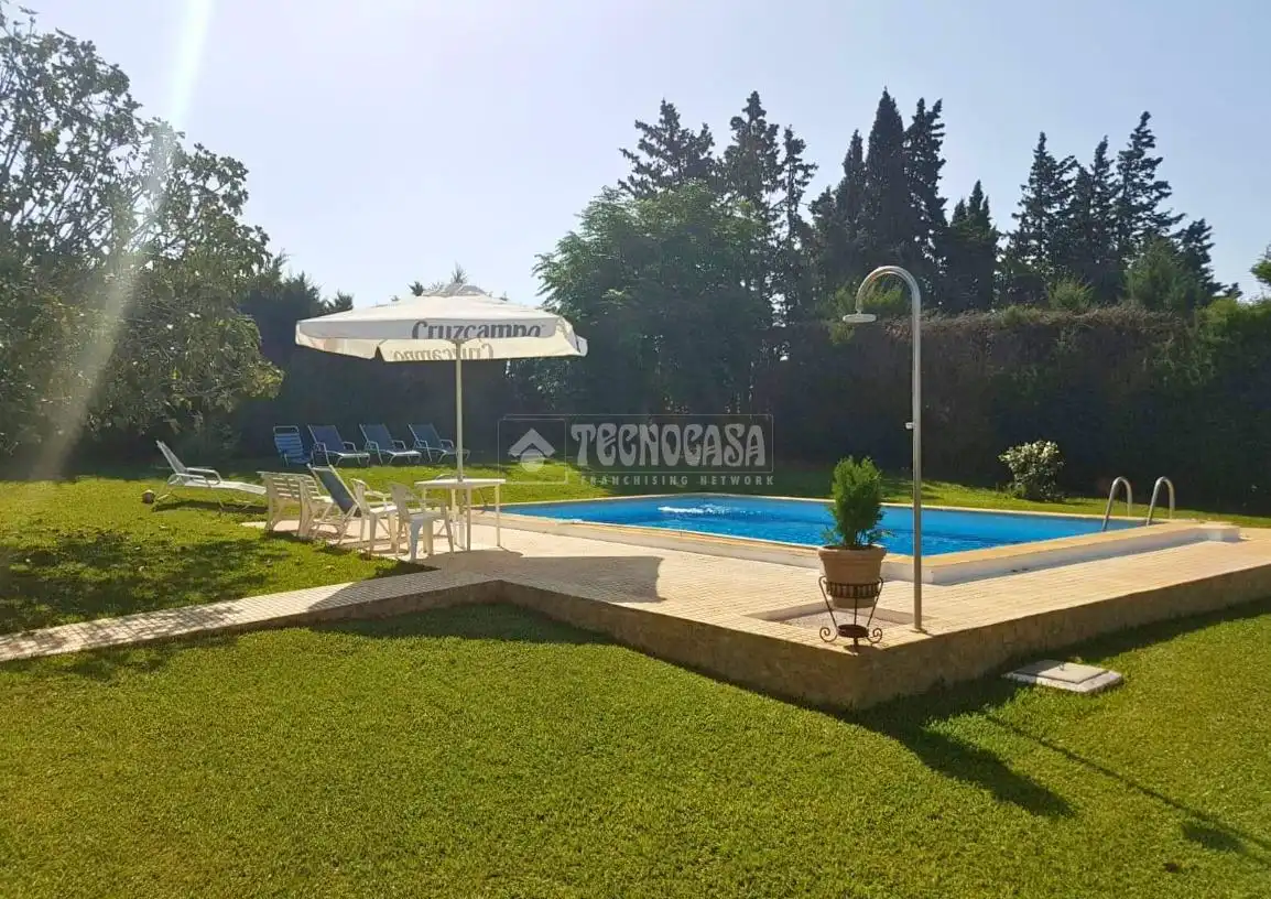 Swimming pool of Country homes for sale in Chiclana de la Frontera  with Furnished