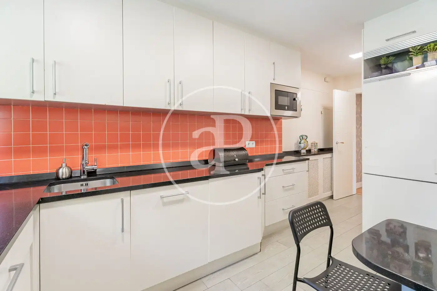 Küche von Wohnung zum Verkauf in Madrid mit Klimaanlage, Heizung und Privatgarten