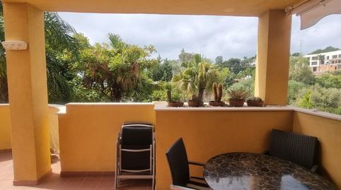 Ubicada en La Reserva de Marbella. Conimpresionantes vistaS.Dispone de aire acondicionado, una amplia terraza orientada al sur y j