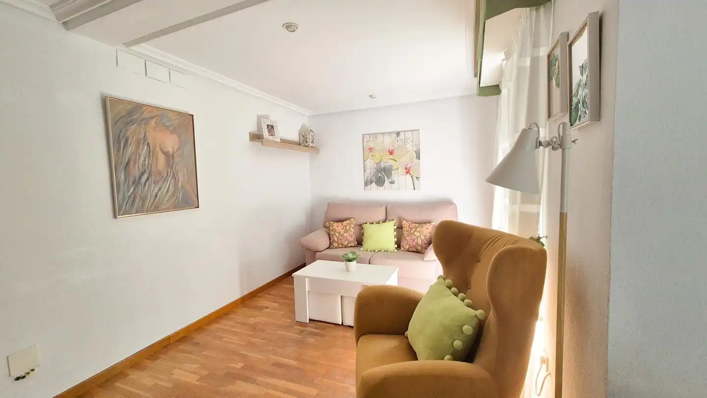 Flat for rent in Plaza Crevillente - Antiguos Juzgados - El Asilo