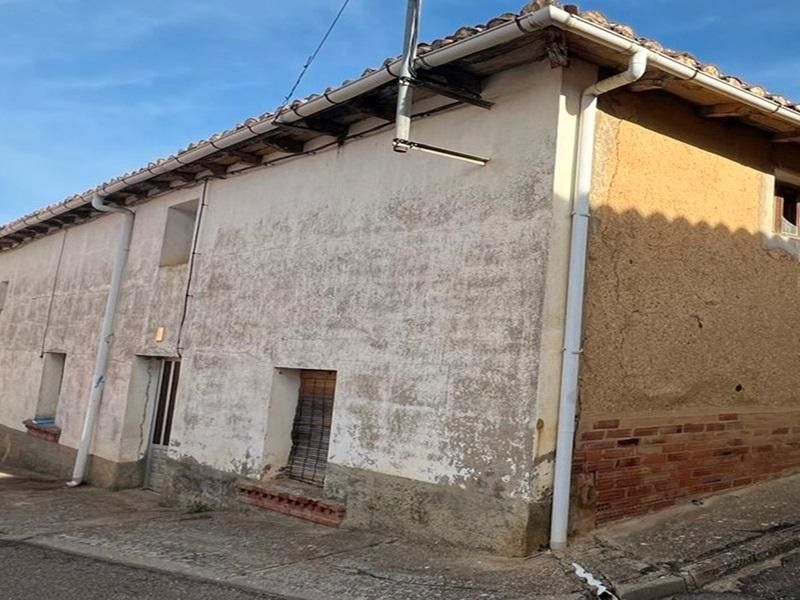 Vista exterior de Casa o xalet en venda en Castilfalé amb Calefacció