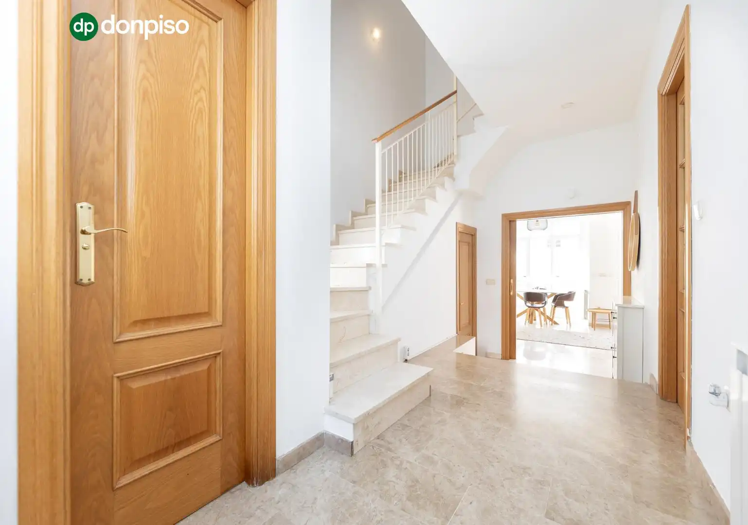 Casa adosada en venta en Granada con Aire acondicionado, Calefacción y Piscina comunitaria