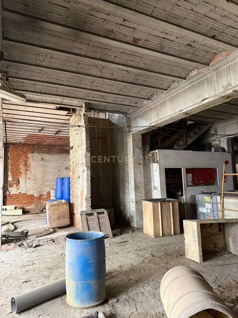 Industrial building with lift for sale in Zona Industrial, imagen 43