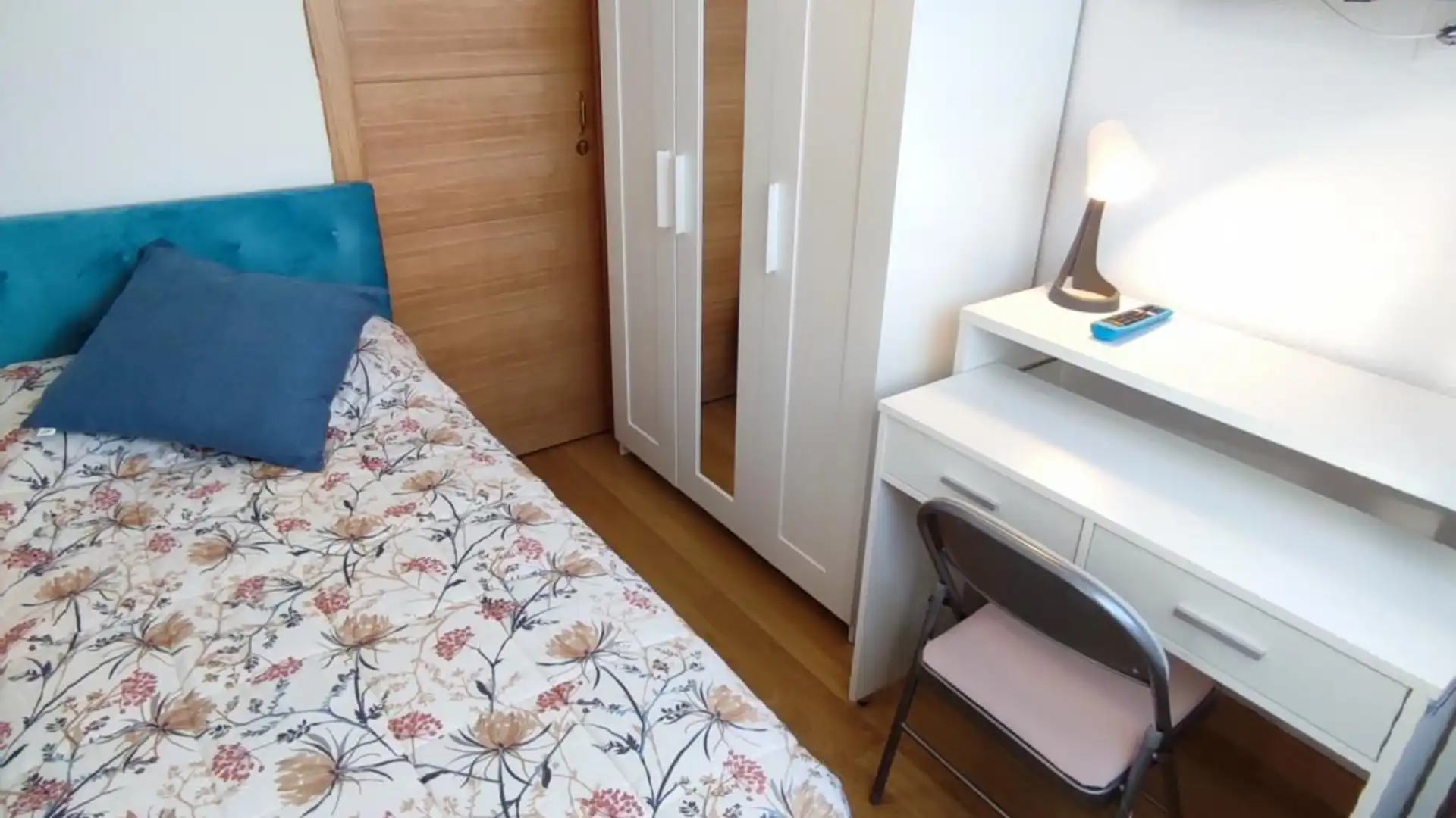 Dormitori de Casa o xalet per a compartir en  Madrid Capital amb Calefacció, Moblat i Forn