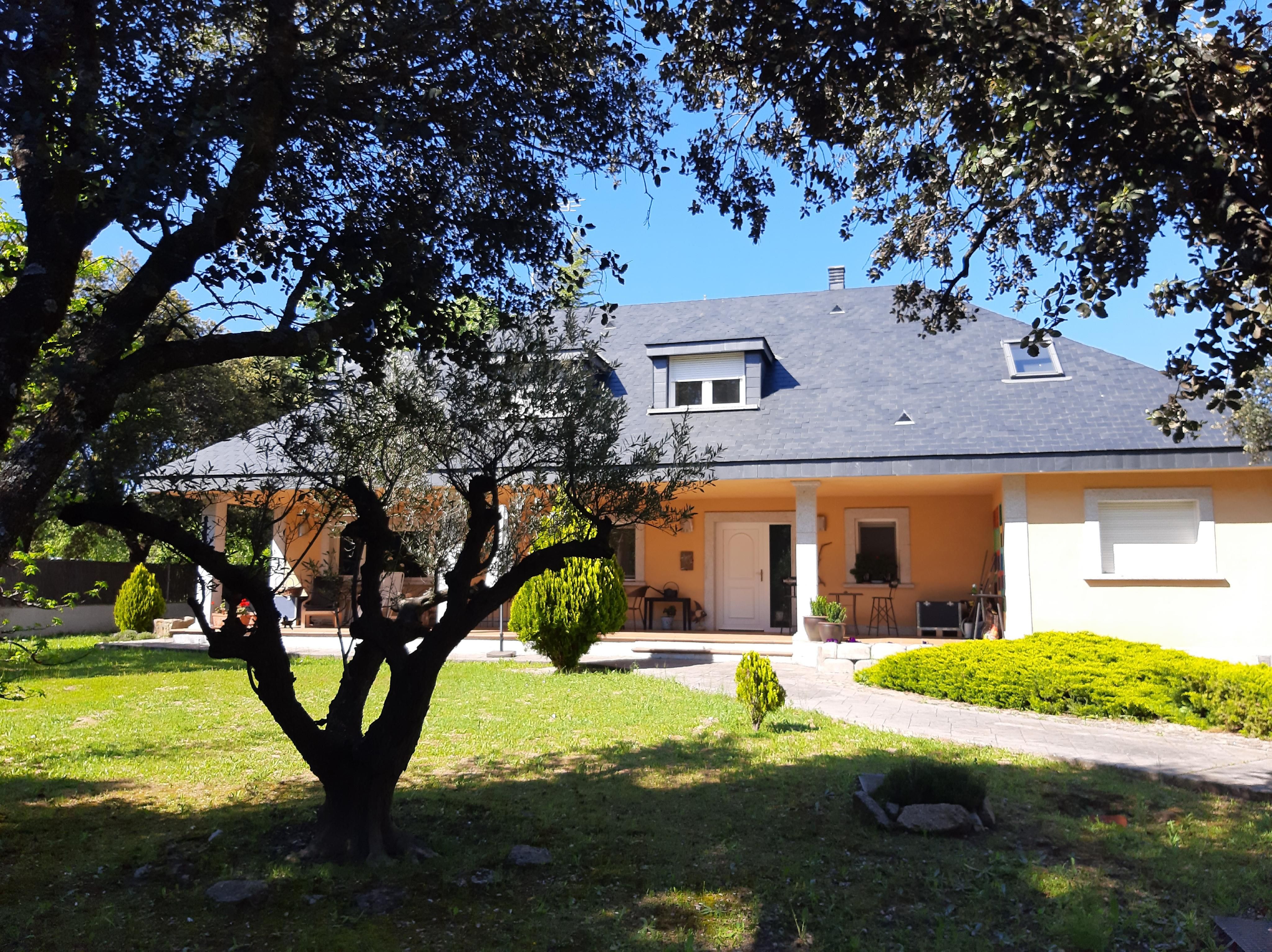 Exterior view of House or chalet for sale in El Escorial  with Heating, Private garden and Terrace