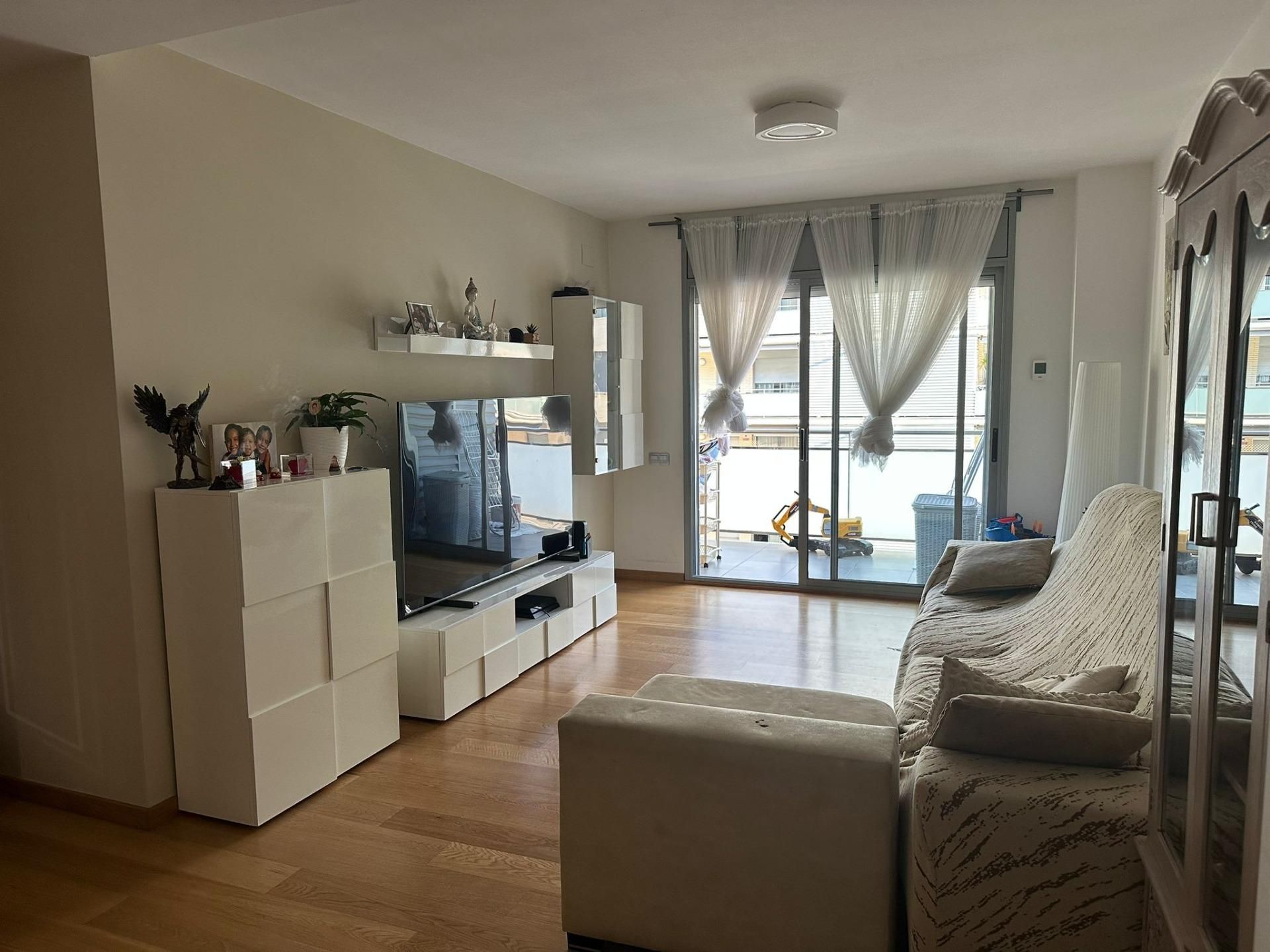 Living room of Flat for sale in Badalona  with Air Conditioner, Parquet flooring and Terrace