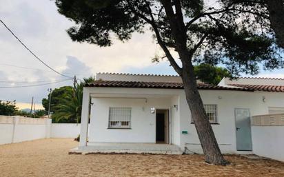 Vista exterior de Casa o xalet en venda en Mont-roig del Camp amb Jardí privat, Parquet i Terrassa