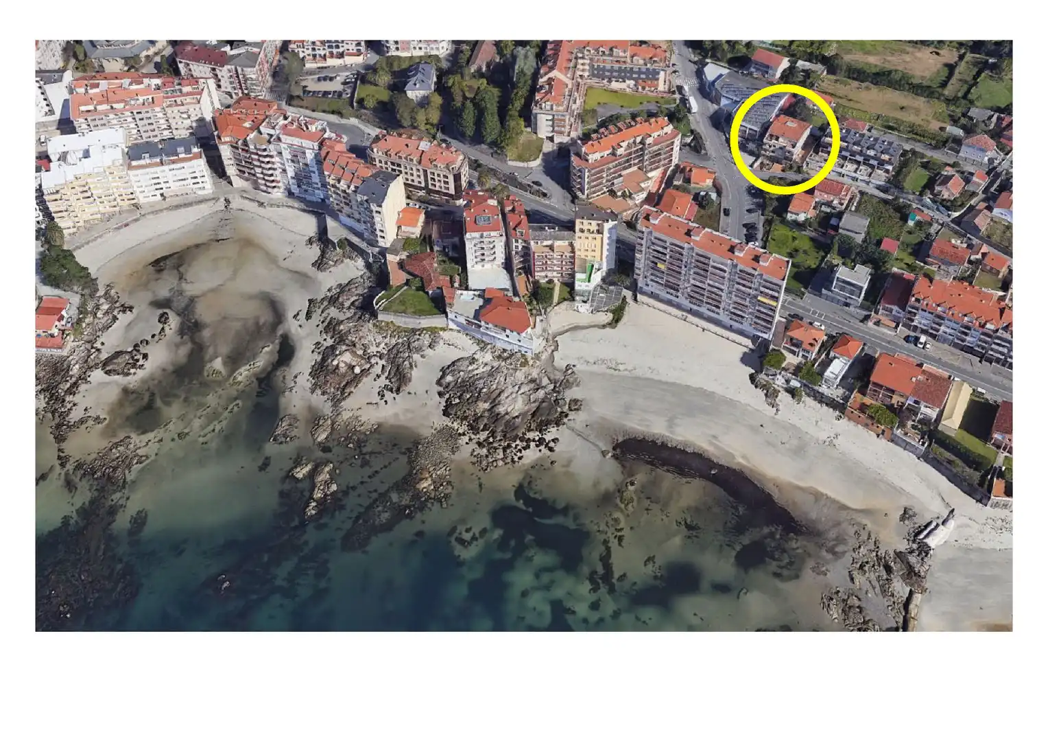 Außenansicht von Wohnung zum Verkauf in Sanxenxo mit Privatgarten, Terrasse und Möbliert