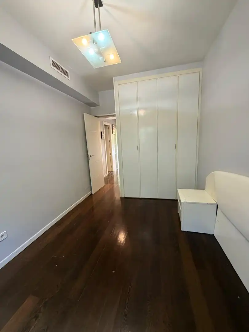 Bedroom of Flat for rent in Madrid  with Air Conditioner and Heating