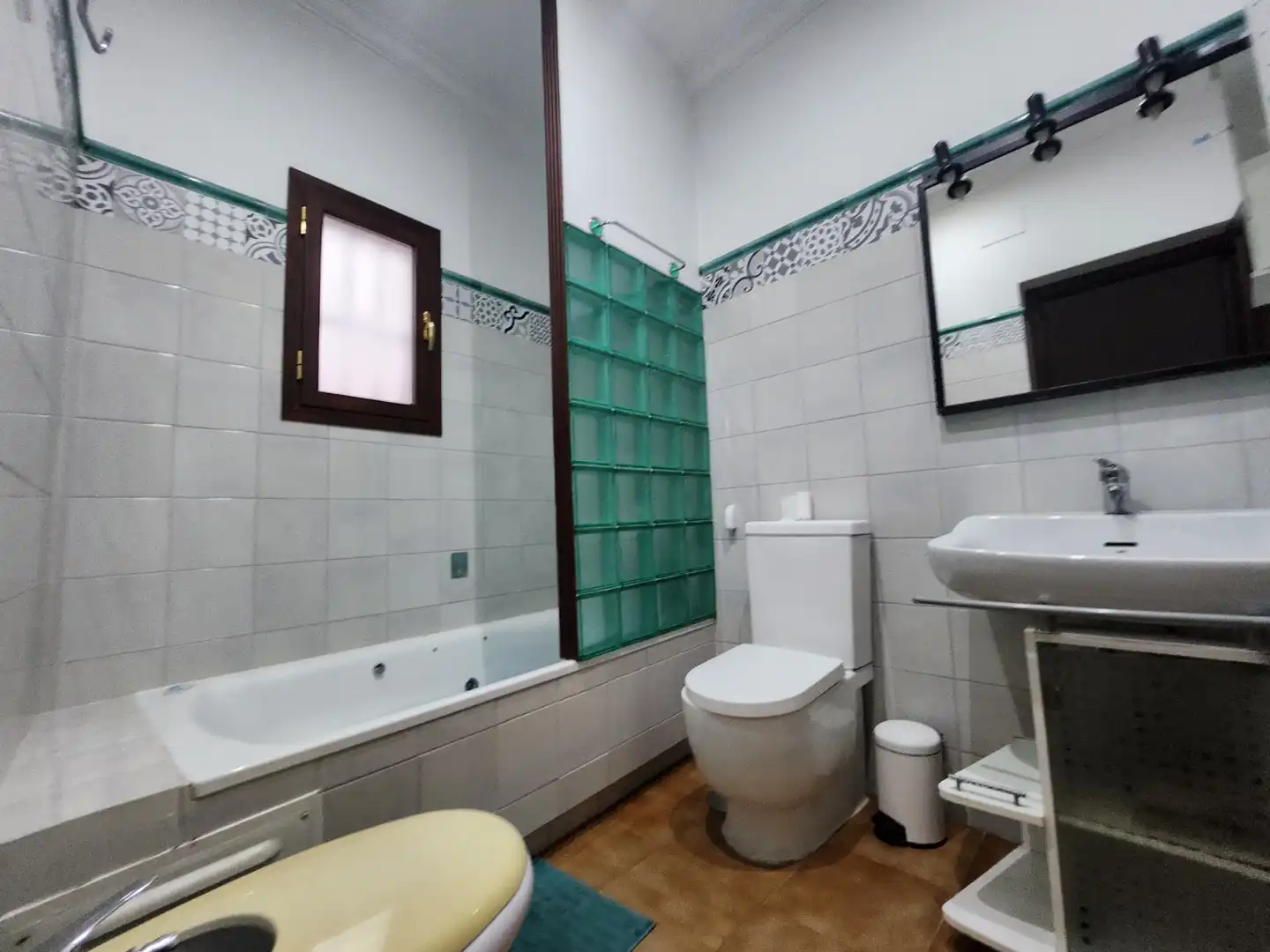 Badezimmer von Haus oder Chalet zum Verkauf in Alcalá de Guadaira mit Klimaanlage, Terrasse und Abstellraum