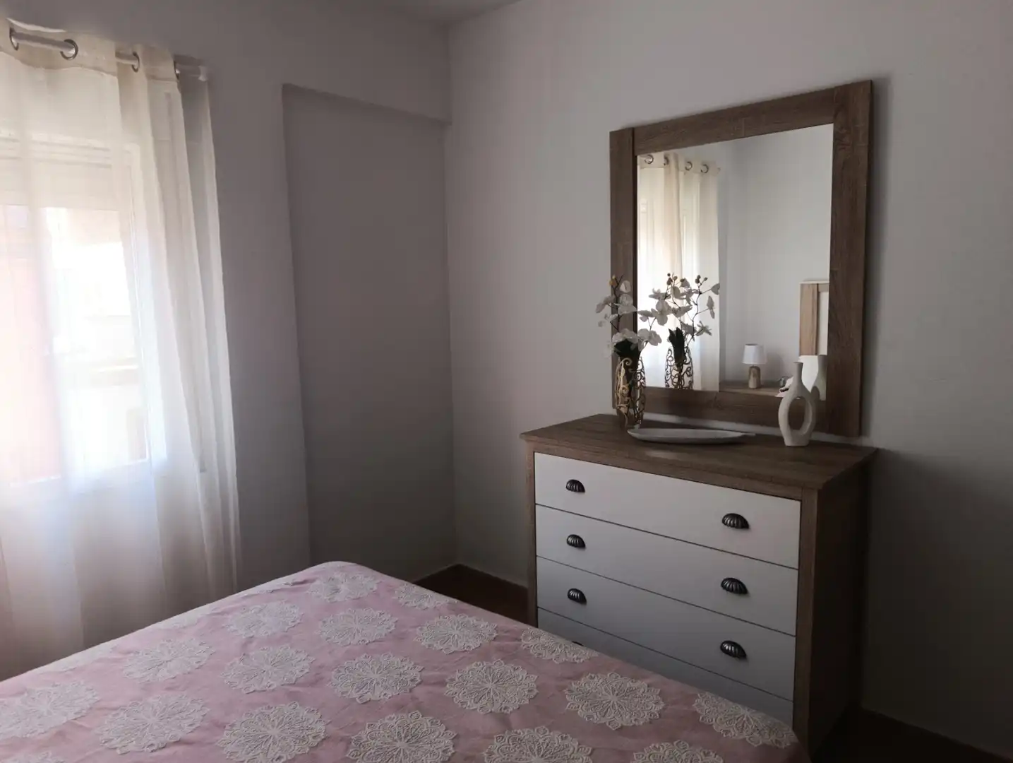Habitación de Piso de alquiler en Dos Hermanas con Aire acondicionado, Trastero y Amueblado