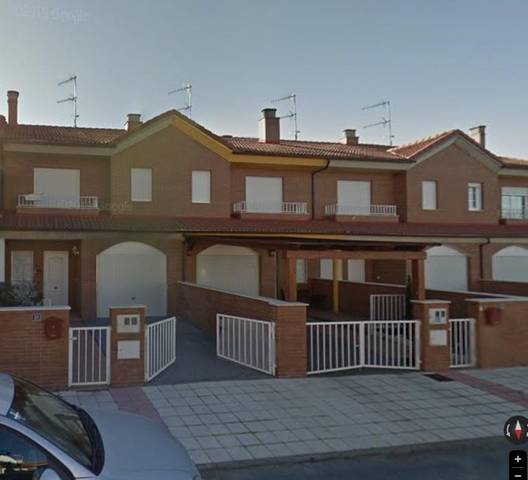 Casa adosada en Venta en Calle Maestro Greogorio Alonso  en Onzonilla