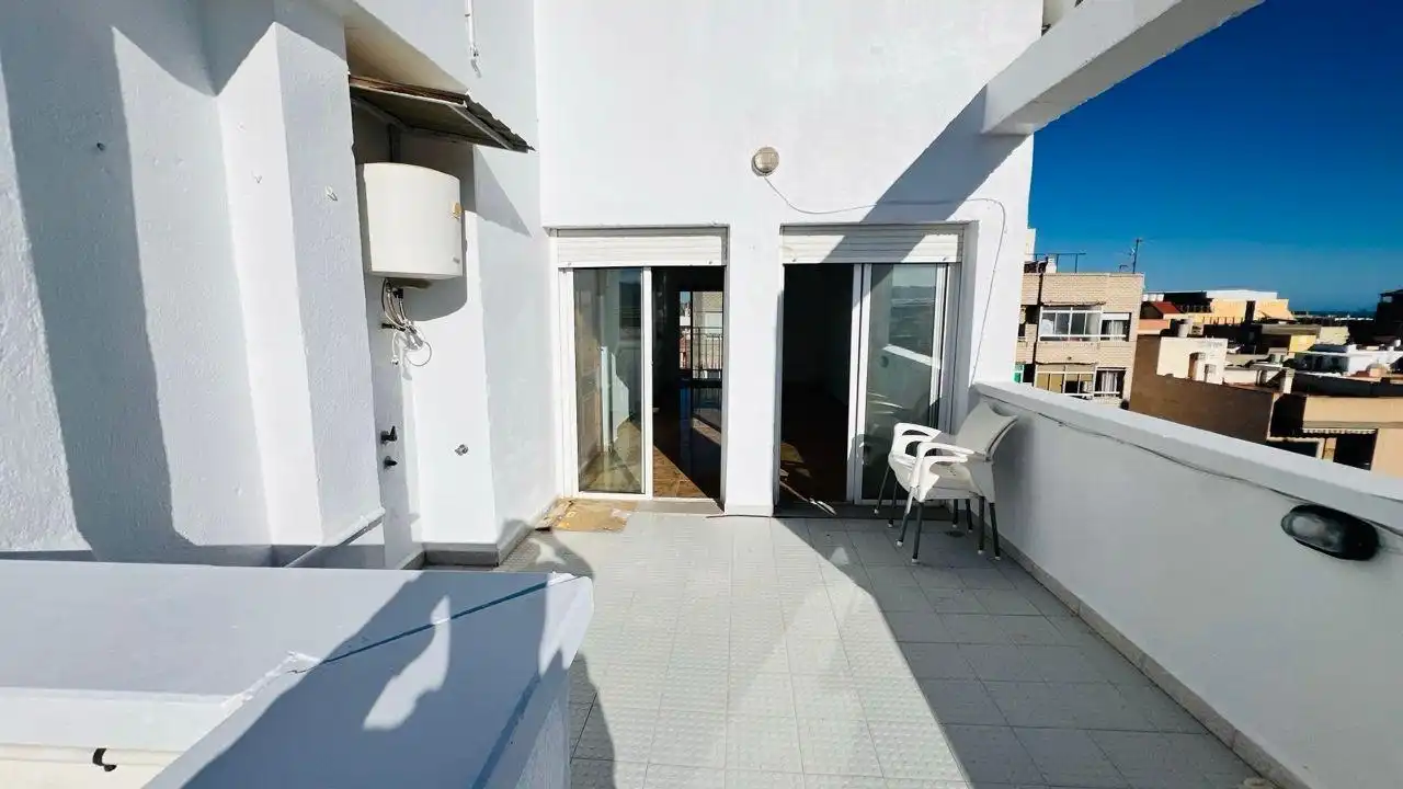 Penthouse with terrace for sale in Casco Antiguo, imagen 9