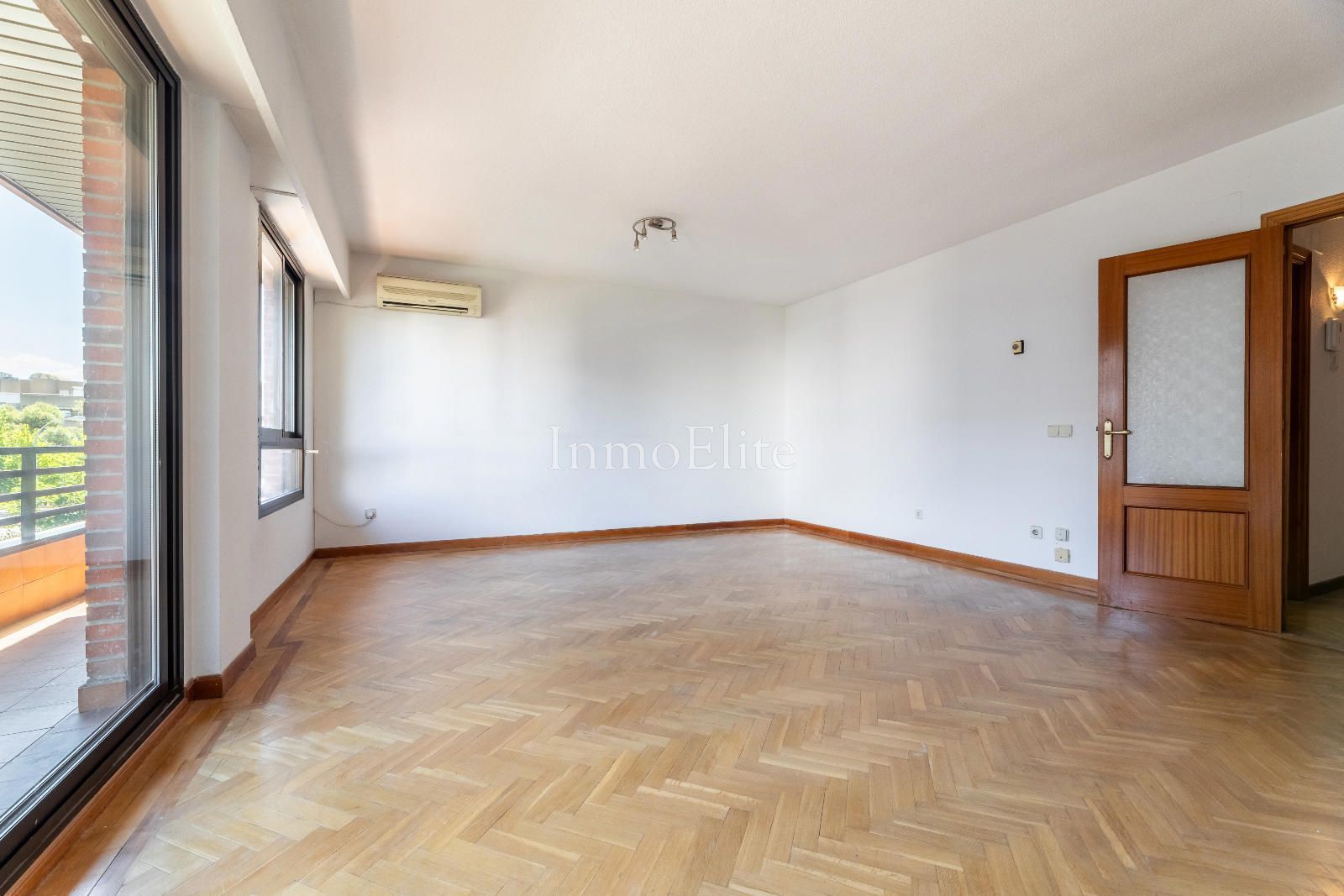 Bedroom of Flat for sale in Pozuelo de Alarcón  with Air Conditioner, Heating and Terrace