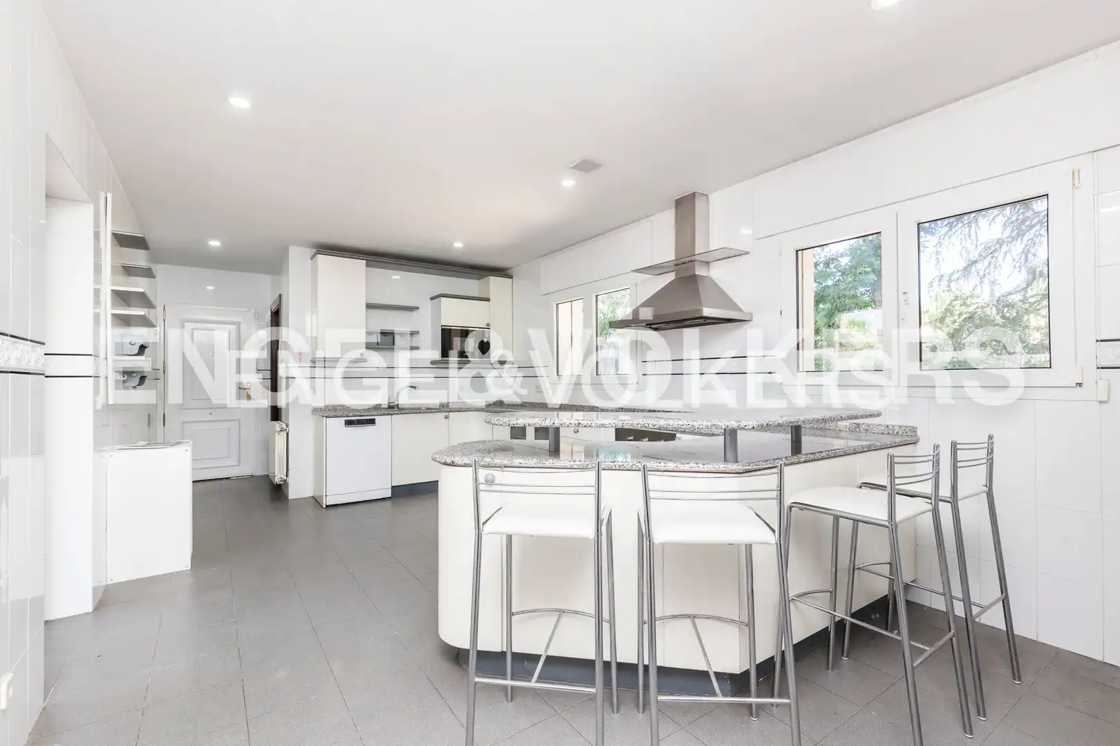 Cocina de Casa o chalet en venta en Madrid con Aire acondicionado, Calefacción y Jardín privado