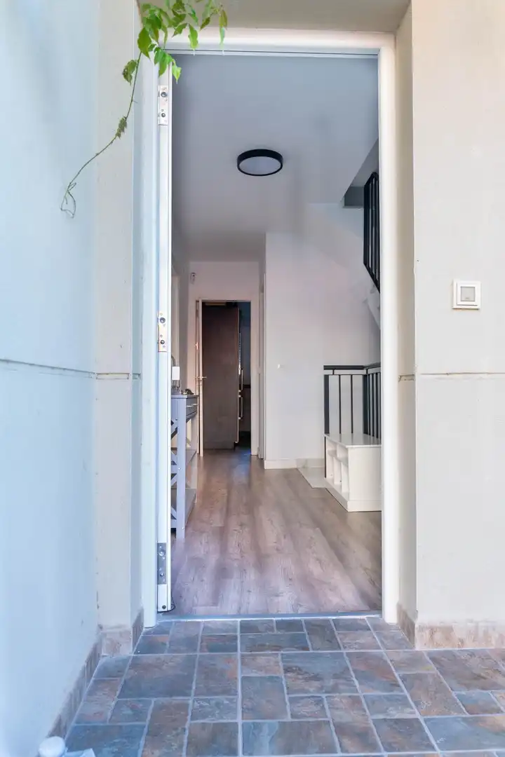 Casa adosada en venda en San Juan de Aznalfarache amb Aire condicionat, Jardí privat i Terrassa