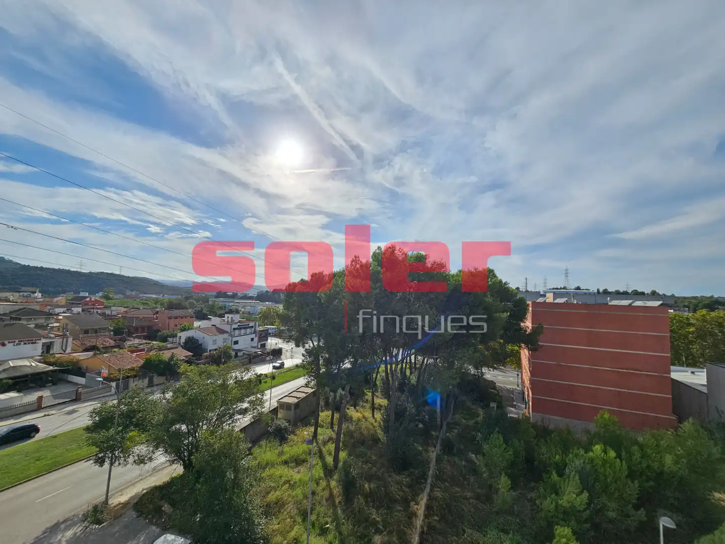 Vista exterior de Oficina en venda en Rubí amb Aire condicionat