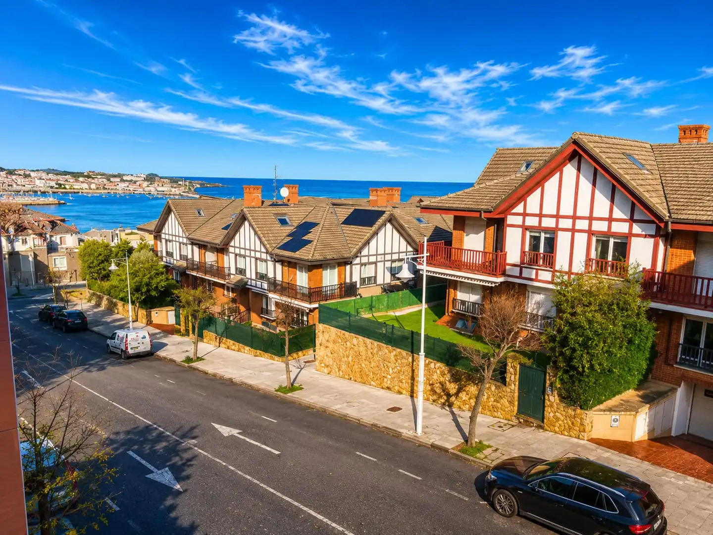 Vista exterior de Pis en venda en Castro-Urdiales amb Calefacció, Parquet i Terrassa