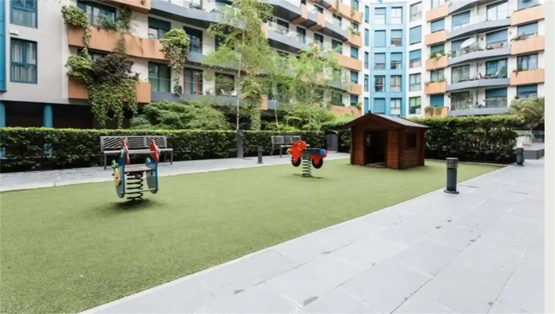 Terrasse von Wohnung zur Miete in  Madrid Capital mit Klimaanlage und Schwimmbad