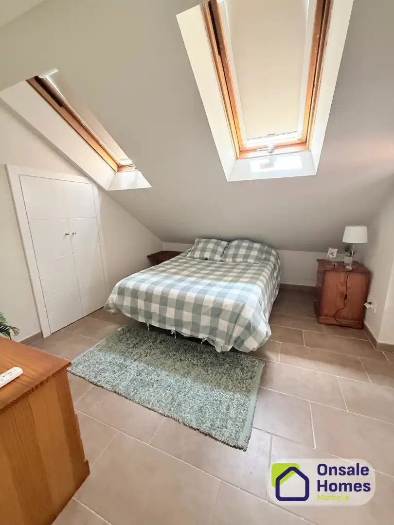 Habitación de Casa adosada de alquiler con opción a compra en Marbella con Terraza, Amueblado y Piscina comunitaria