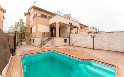 Piscina de Casa adosada en venda en Villaluenga de la Sagra amb Terrassa