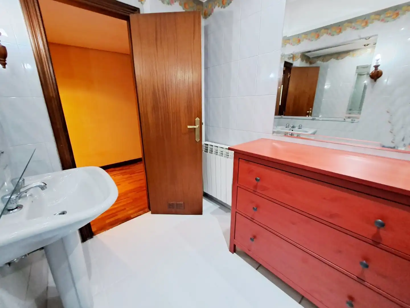 Baño de Apartamento en venta en Vitoria - Gasteiz con Calefacción, Trastero y Amueblado