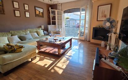 Living room of Flat for sale in Sant Cugat del Vallès  with Air Conditioner, Heating and Parquet flooring