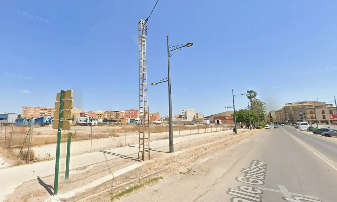 Residential land for sale in Carrer Guillermo Roch 32, imagen 2