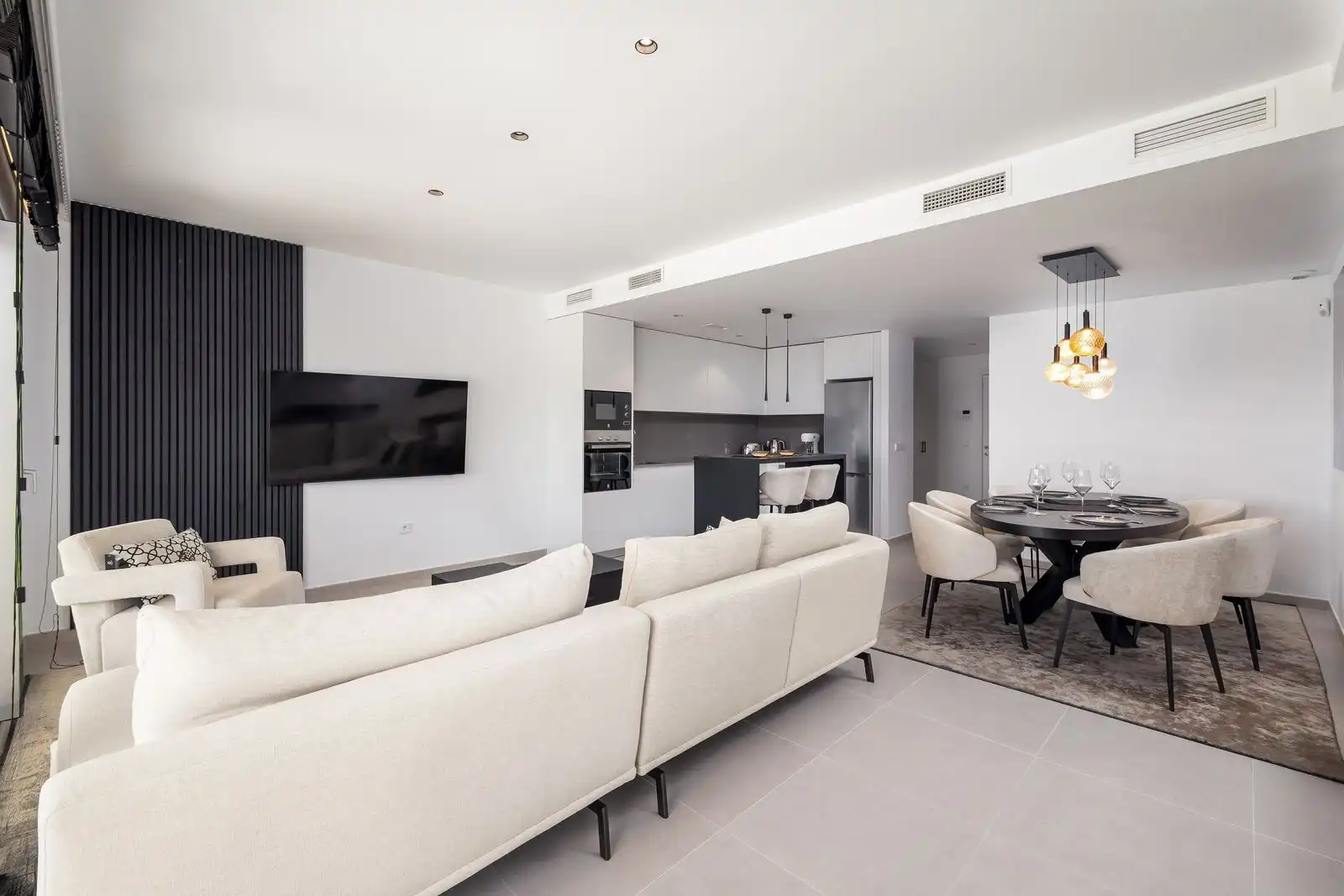 Sala de estar de Apartamento en venta en Benalmádena con Terraza, Trastero y Amueblado