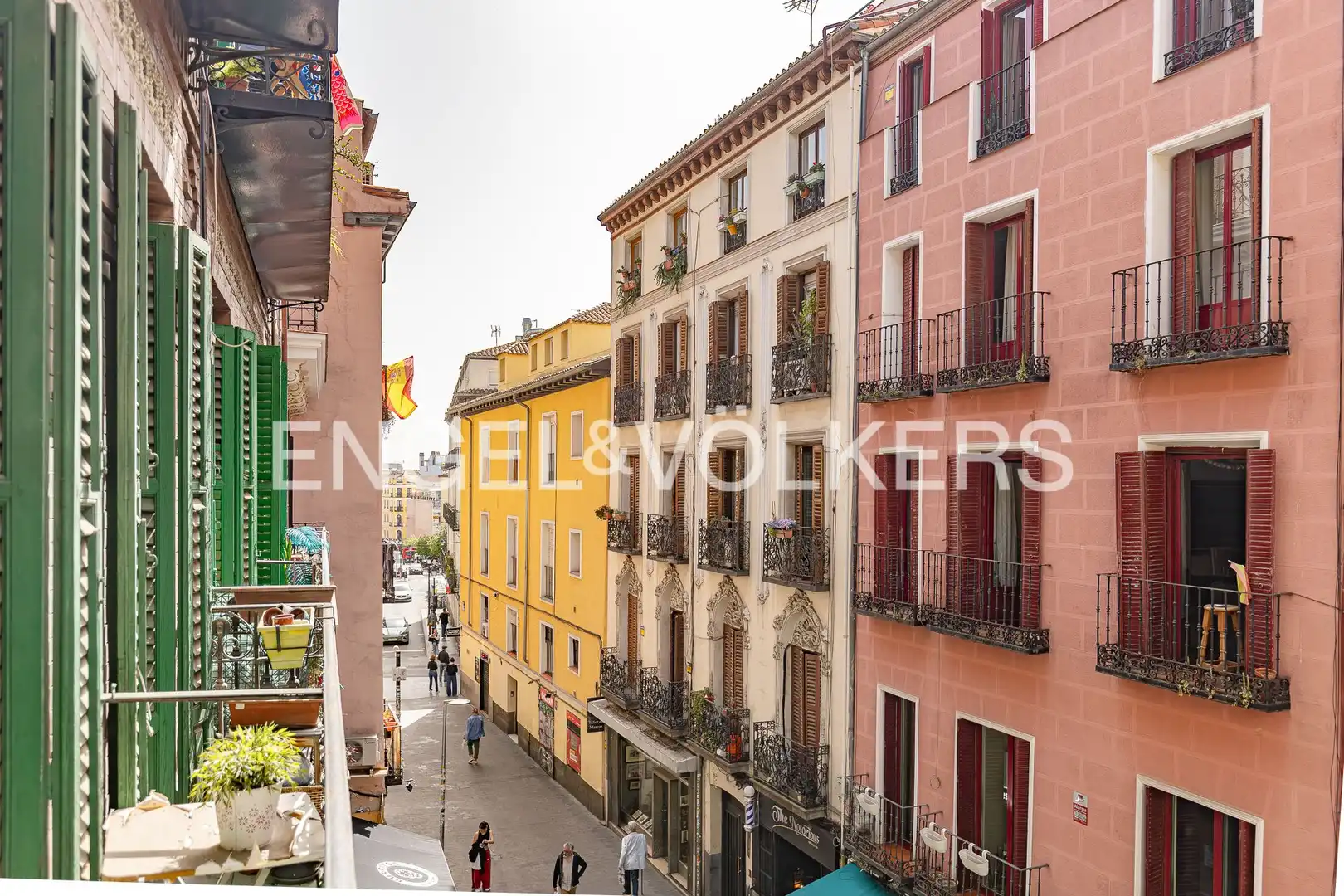 Vista exterior de Piso en venta en Madrid con Calefacción y Balcón
