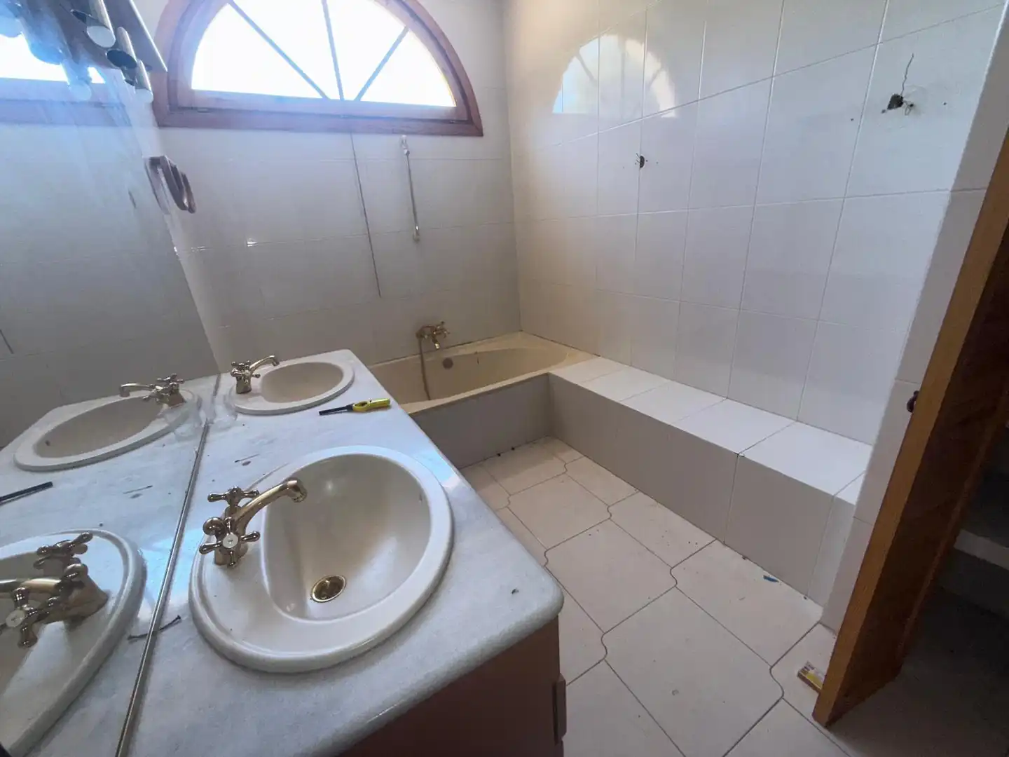 Baño de Casa o chalet en venta en Querol con Jardín privado, Terraza y Piscina