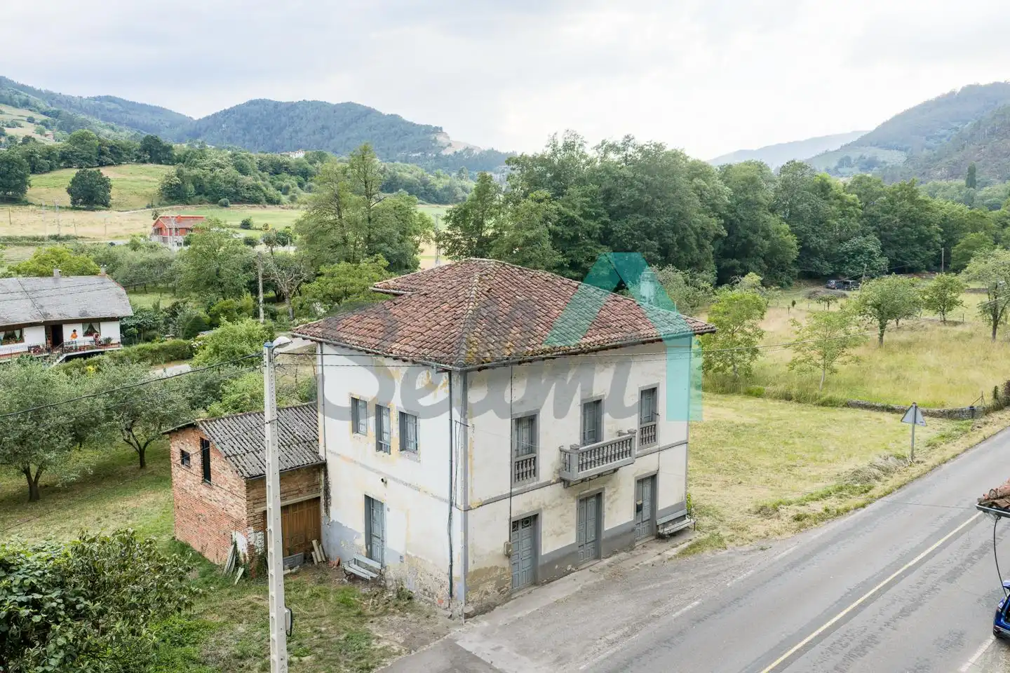 Vista exterior de Casa o chalet en venta en Salas con Calefacción, Jardín privado y Parquet