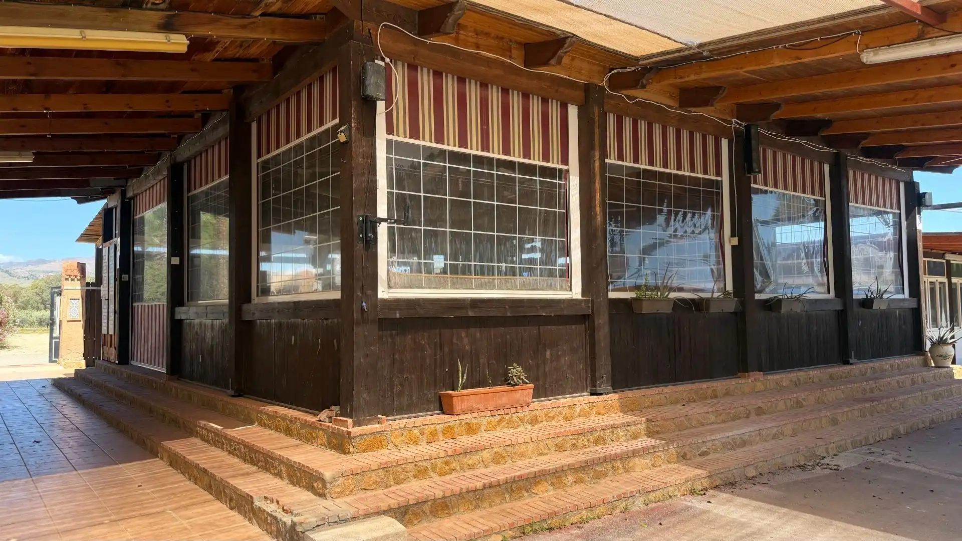 Außenansicht von Gebäude zum Verkauf in Turre