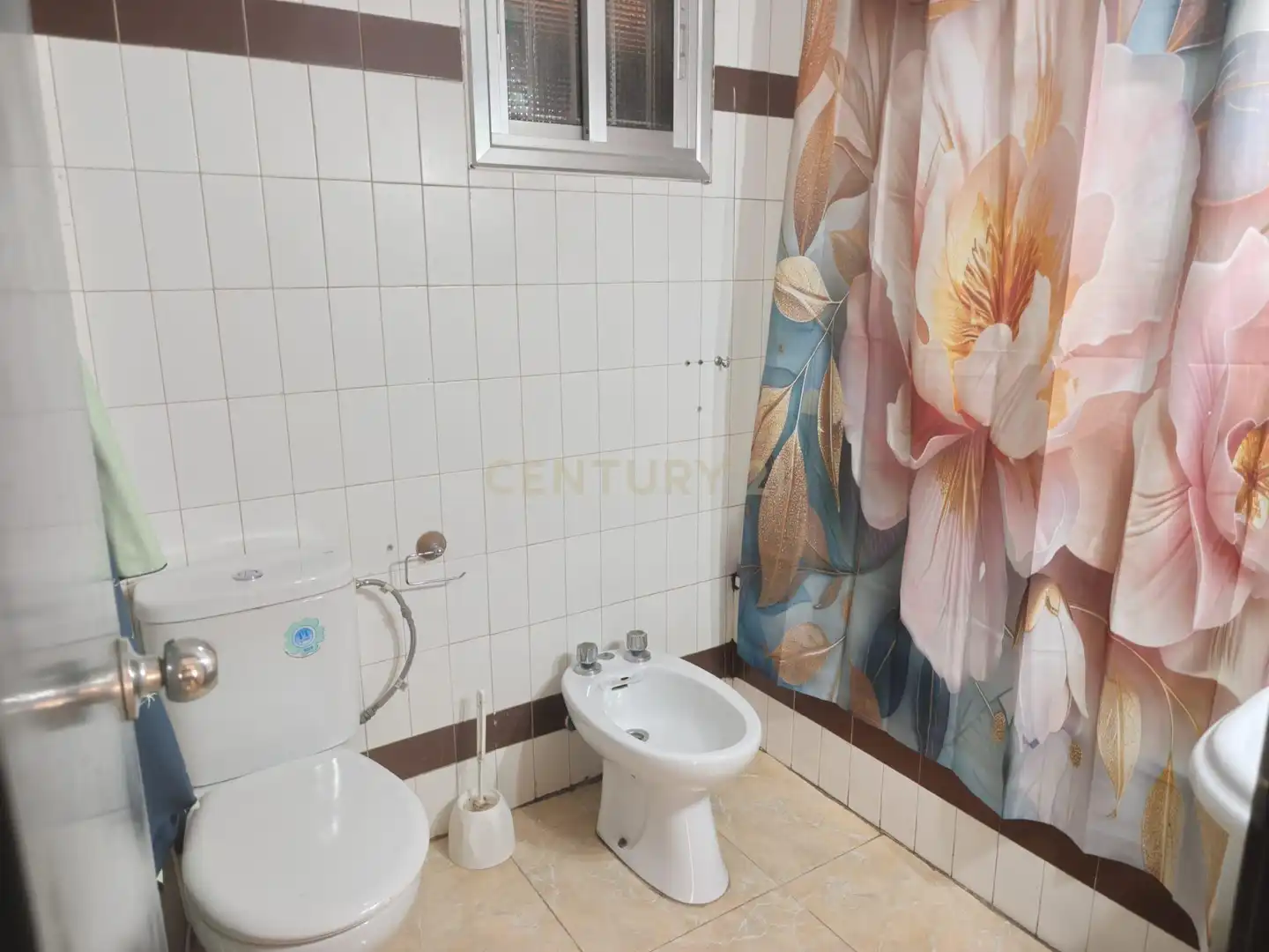 Badezimmer von Wohnungen zum Verkauf in Cáceres