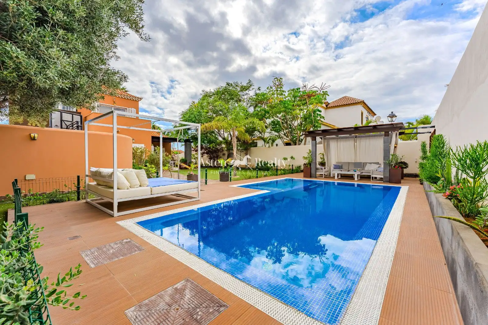 Garden of Houses for sale in Adeje  with Air Conditioner, Heating and Terrace
