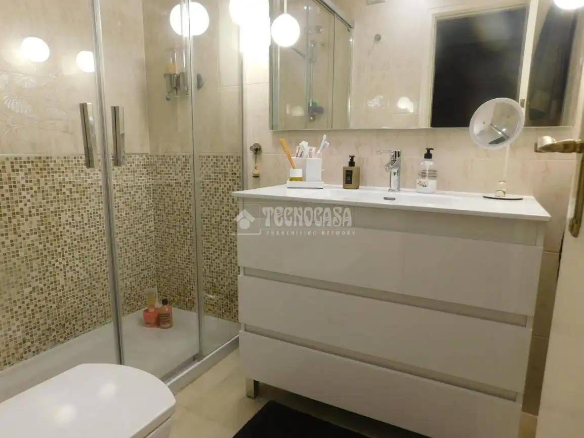 Baño de Casa adosada en venta en Zaragoza con Piscina comunitaria