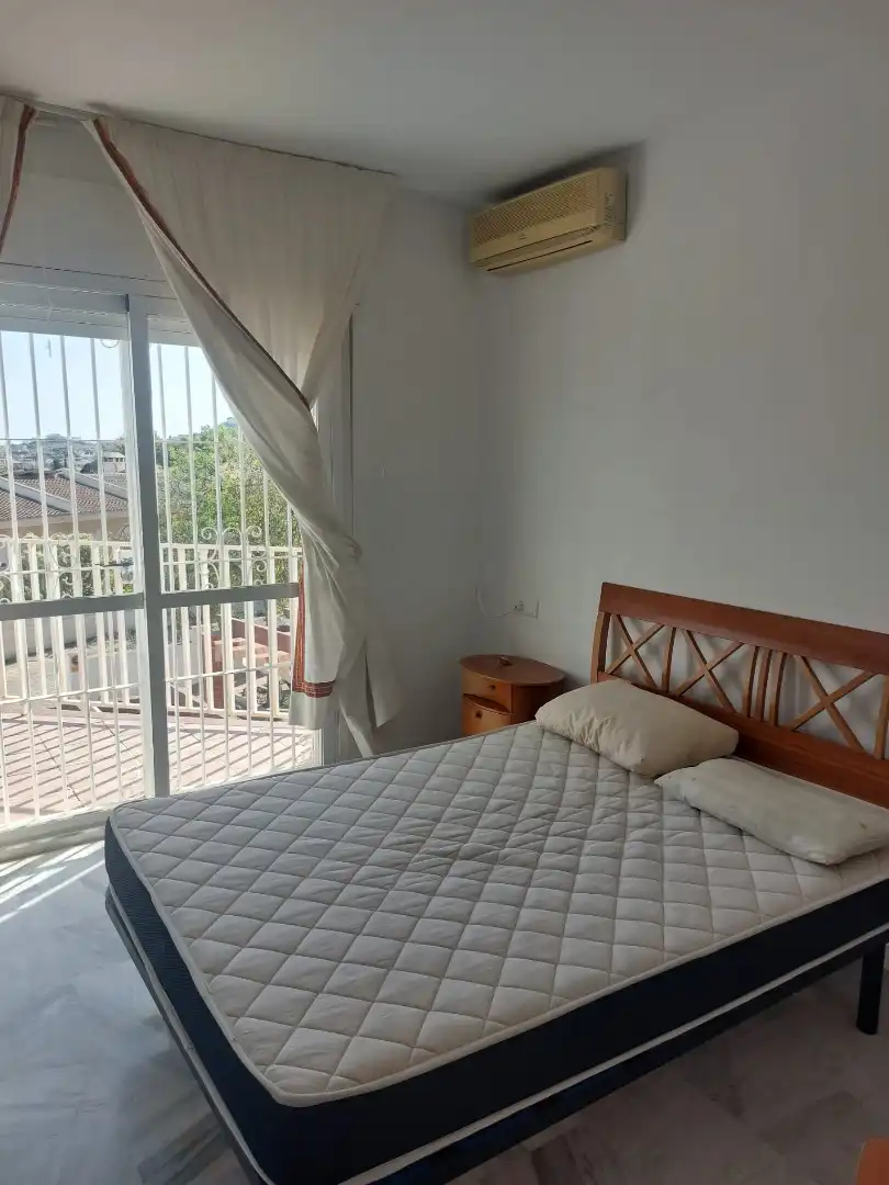 Habitación de Casa adosada de alquiler en Benalmádena con Aire acondicionado, Terraza y Amueblado
