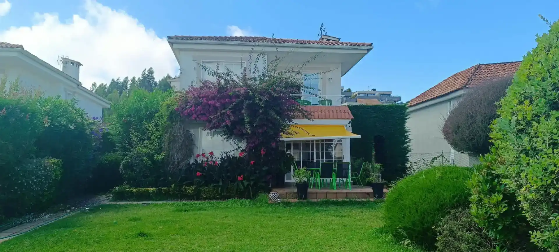 Vista exterior de Casa o xalet de lloguer en Baiona amb Balcó