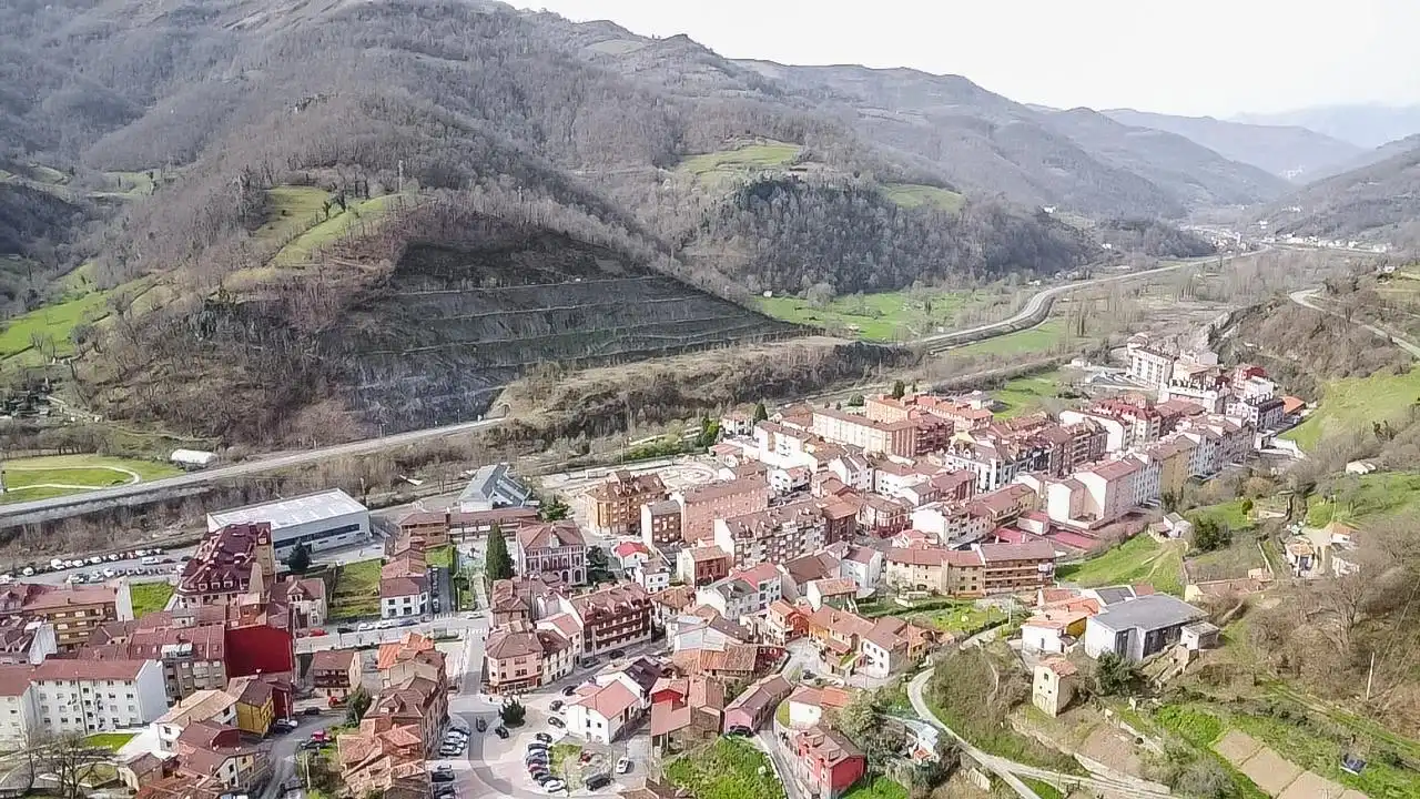 Casa o chalet en venta en Calle VALLINA,LA, 1, Aller