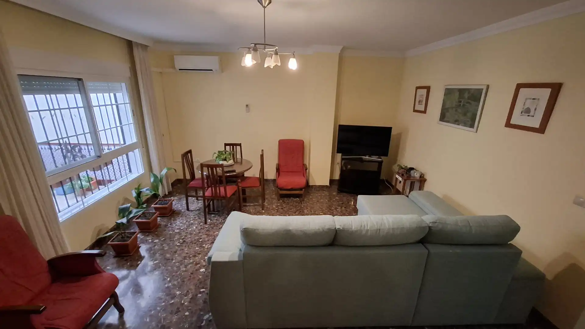 Sala d'estar de Casa o xalet en venda en Motril amb Aire condicionat, Terrassa i Traster